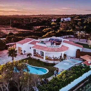 https://funky-monkey-hostel-sagres.hotelaalgarve.com